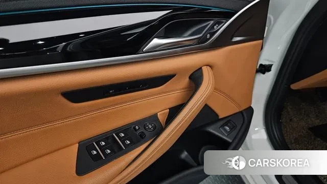 BMW 5 Series (G30) id 3692419 из Кореи 9