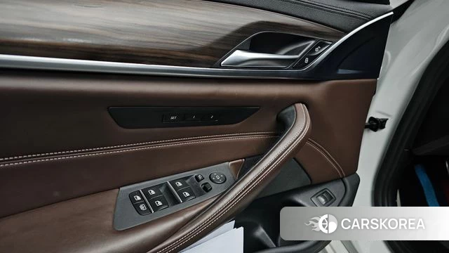 BMW 5 Series (G30) id 3873854 из Кореи 9