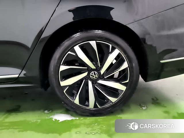 Volkswagen Passat id 4219755 из Китая 9