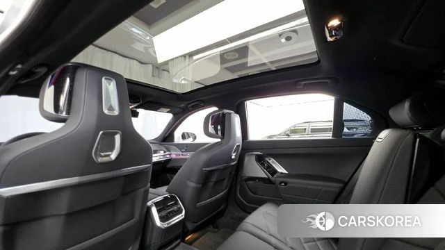 BMW 7 Series (G70) id 3921615 из Кореи 9