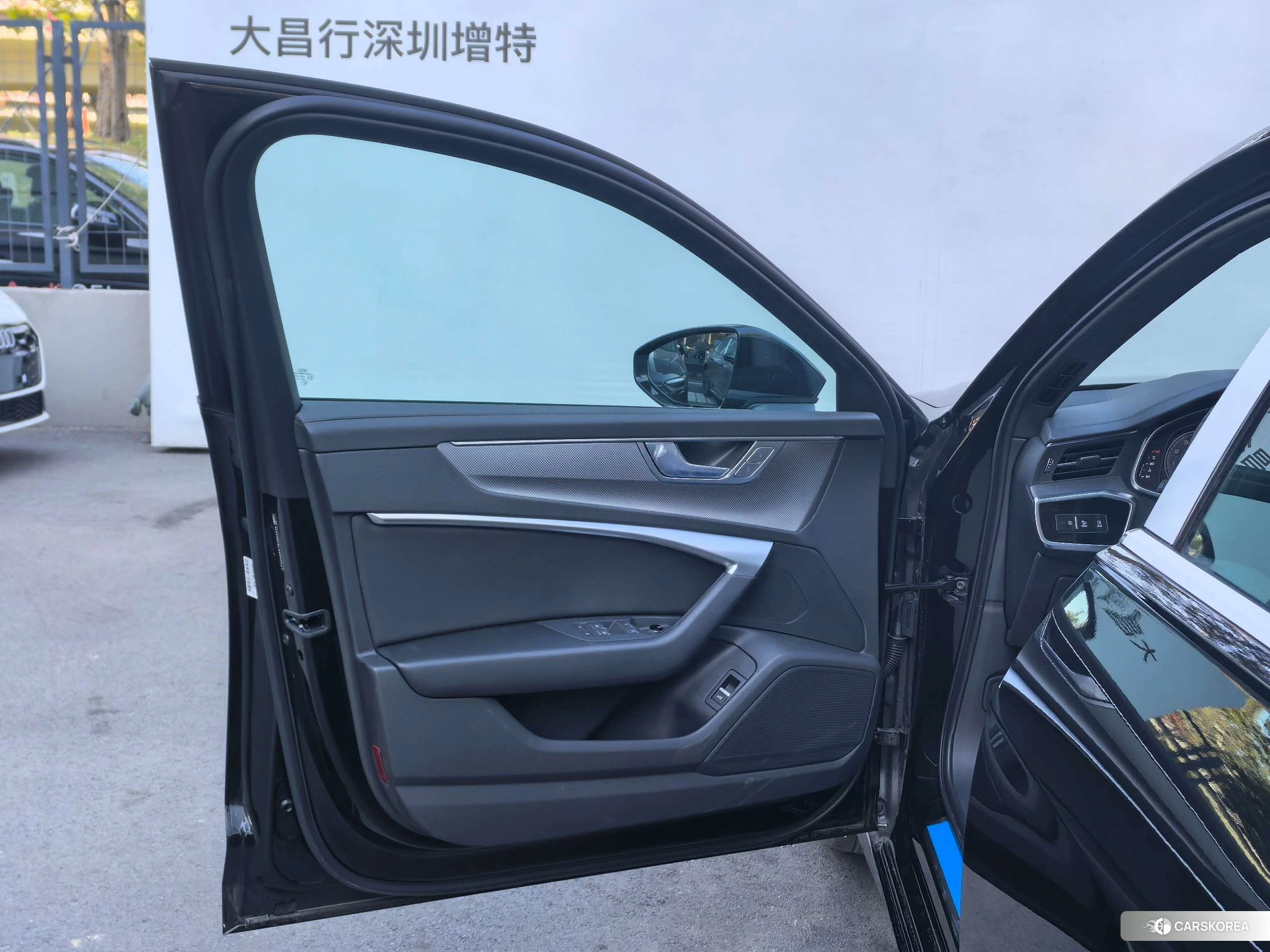 Audi A6L id 4440888 из Китая 9