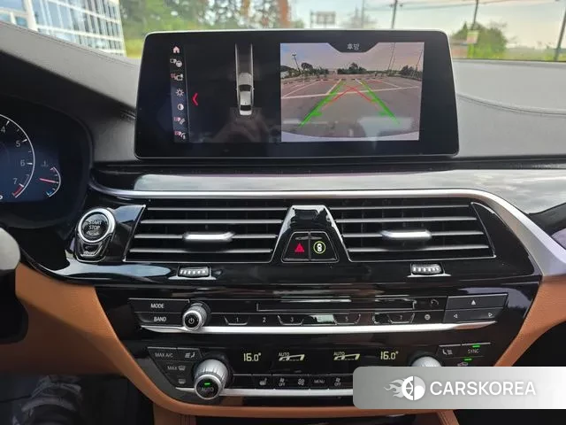 BMW 5 Series (G30) id 3233499 из Кореи 9