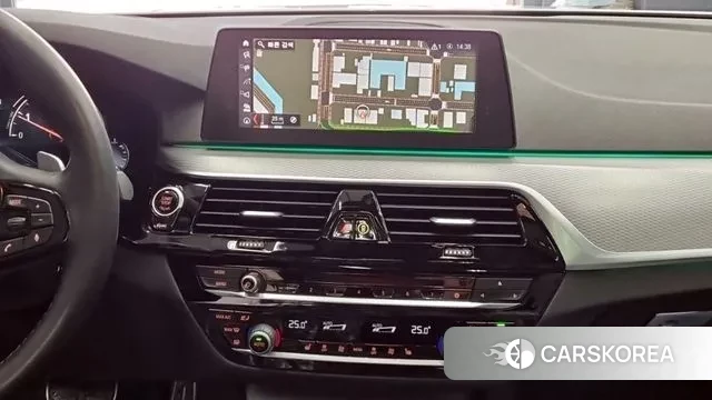 BMW 5 Series (G30) id 3772931 из Кореи 9