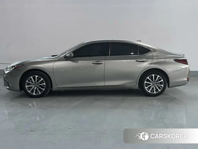 Lexus ES id 4278589 из Китая 9