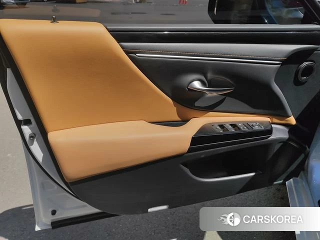 Lexus ES id 4307197 из Китая 9