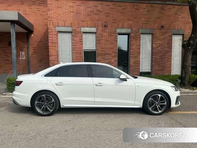 Audi A4L id 4297813 из Китая 9