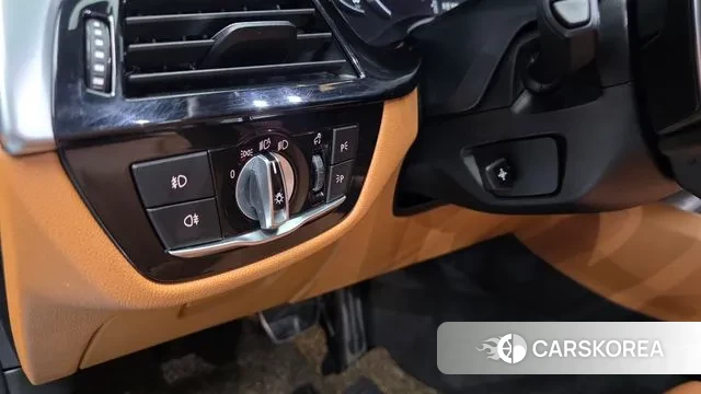 BMW 5 Series (G30) id 3703980 из Кореи 9