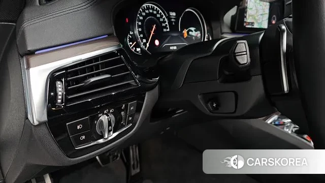 BMW 5 Series (G30) id 3622653 из Кореи 9