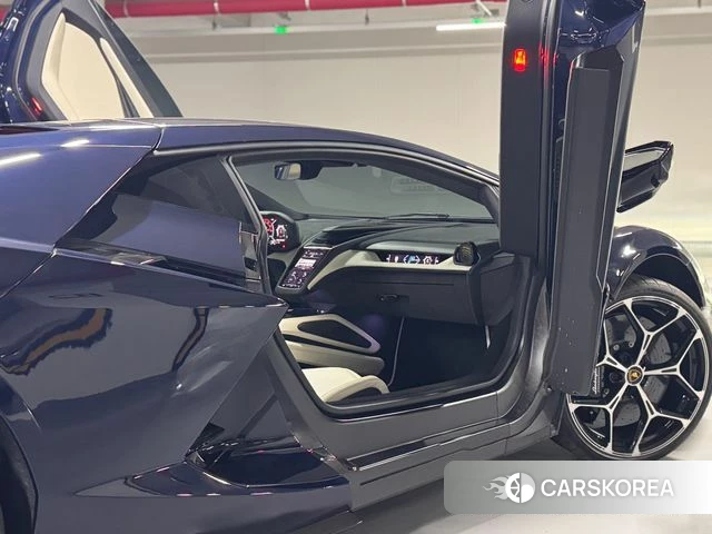 Lamborghini Revuelto id 3933677 из Кореи 9