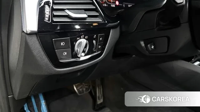 BMW 5 Series (G30) id 3661146 из Кореи 9