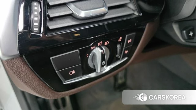 BMW 5 Series (G30) id 3839940 из Кореи 9