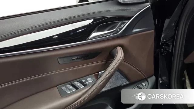 BMW 5 Series (G30) id 3438110 из Кореи 9