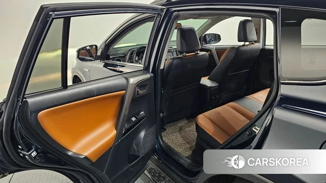 Toyota RAV4 id 4390521 из Кореи 9