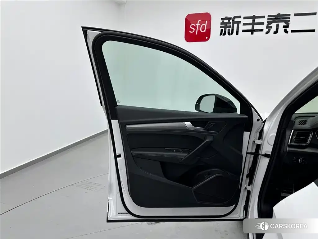 Audi Q5L id 4629610 из Китая 9