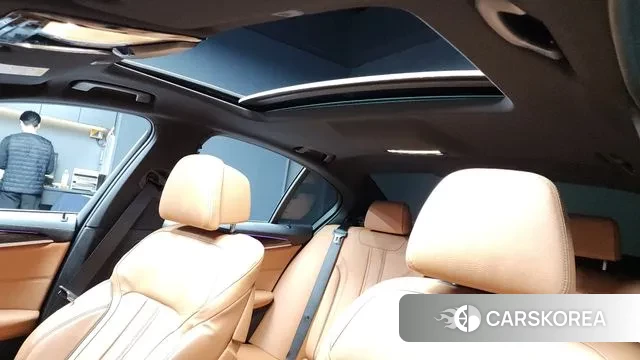 BMW 5 Series (G30) id 3379365 из Кореи 9