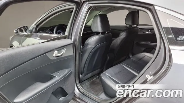 Kia Come New K3 id 2728324 из Кореи 9