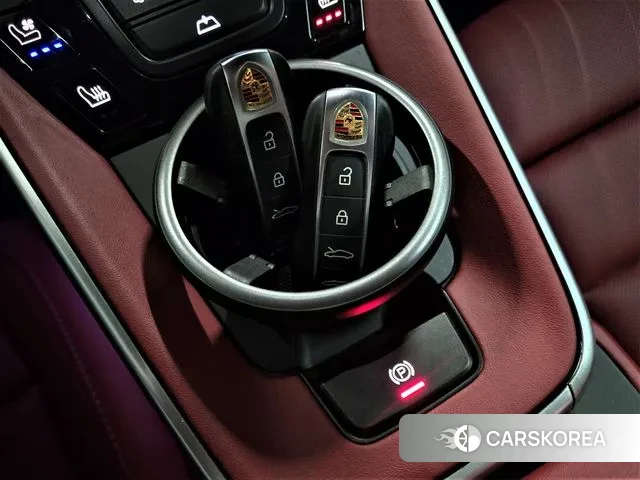 Porsche 911(992) id 3388434 из Кореи 9