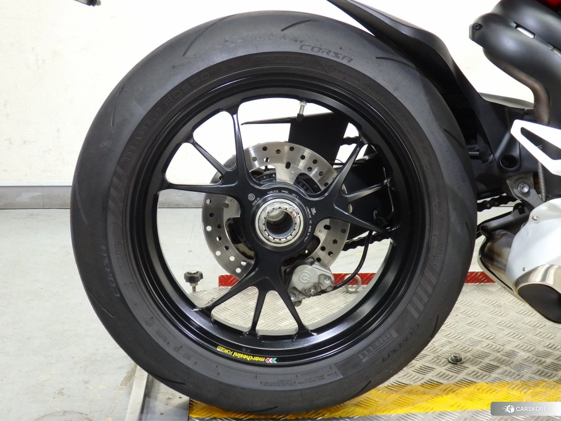 Ducati STREETFIGHTER V4 S id 4374400 из Японии 9
