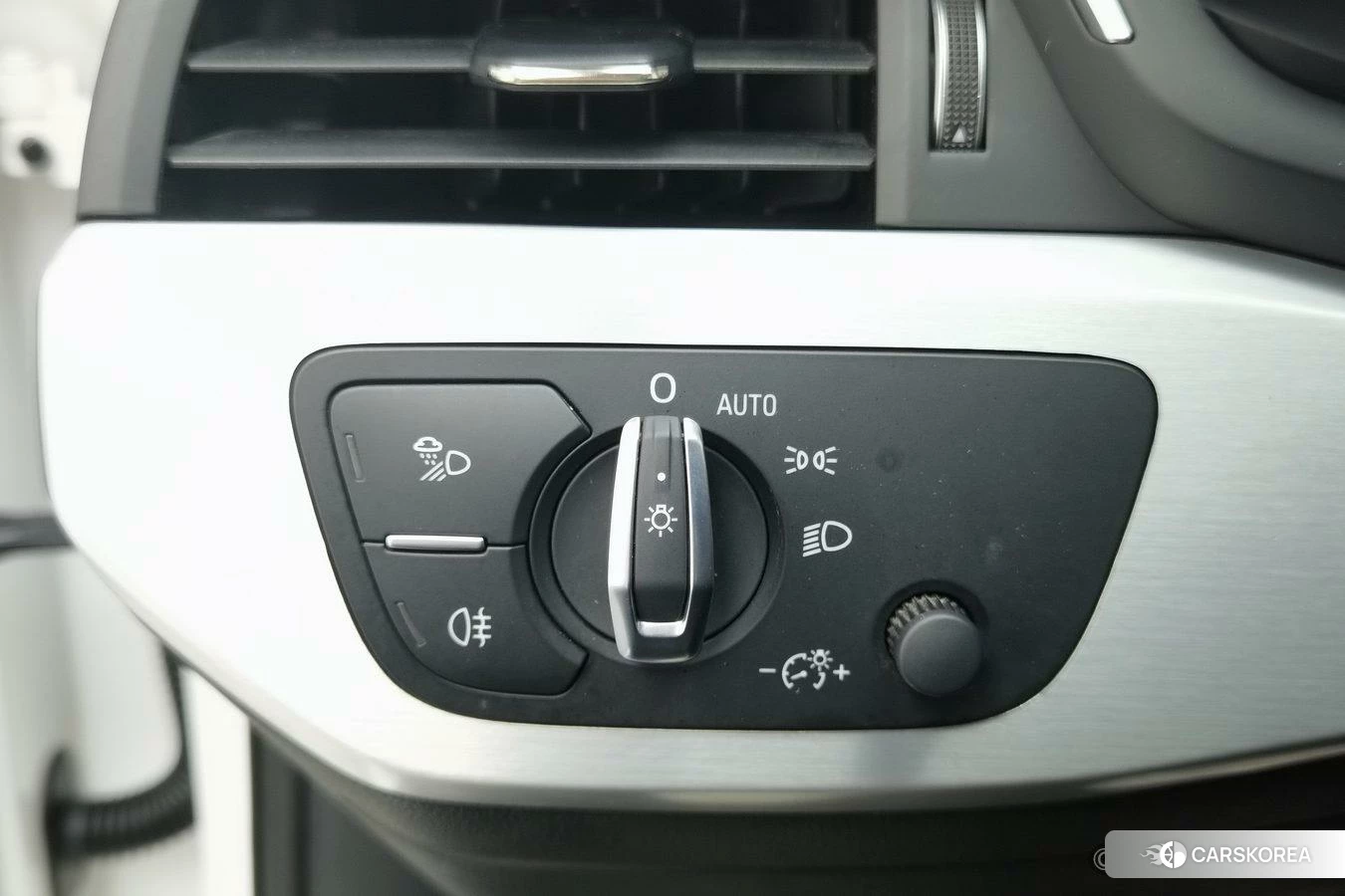 Audi A4L id 4479322 из Китая 9
