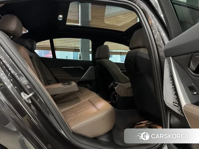 BMW 5 Series (G60) id 3026705 из Кореи 9