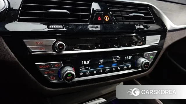 BMW 5 Series (G30) id 2931908 из Кореи 9