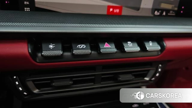 Porsche 911(992) id 4225072 из Кореи 9