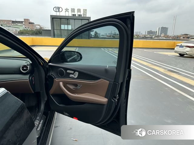 Mercedes-Benz E-class PHEV id 4260932 из Китая 9