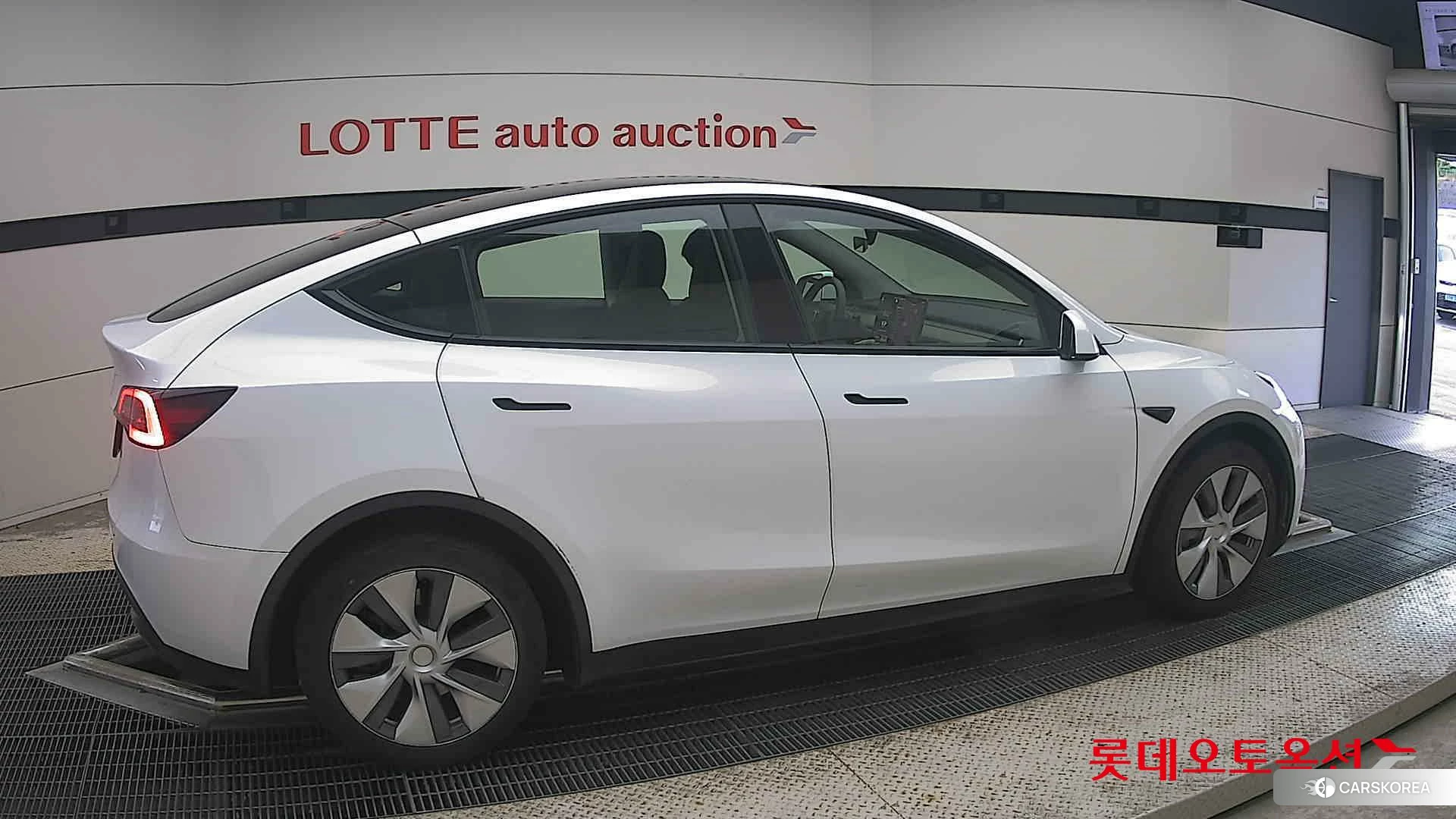 Tesla Model Y RWD id 4902616 из Кореи 9