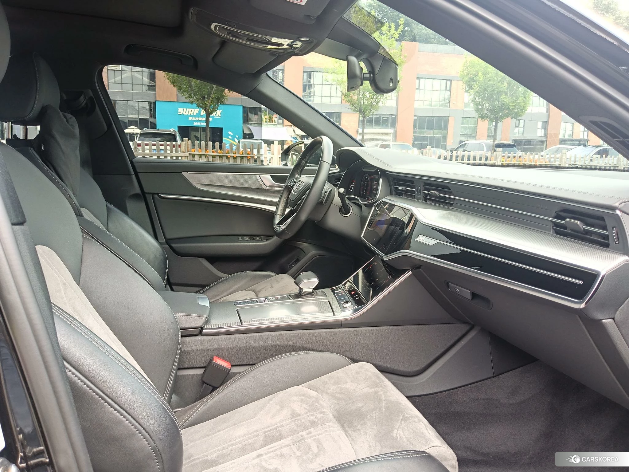 Audi A6L id 4492700 из Китая 9