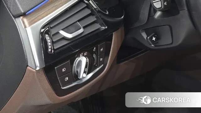 BMW 5 Series (G30) id 3474739 из Кореи 9