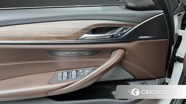 BMW 5 Series (G30) id 3095252 из Кореи 9