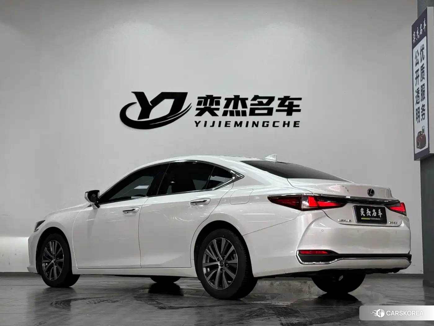 Lexus ES id 4546322 из Китая 9