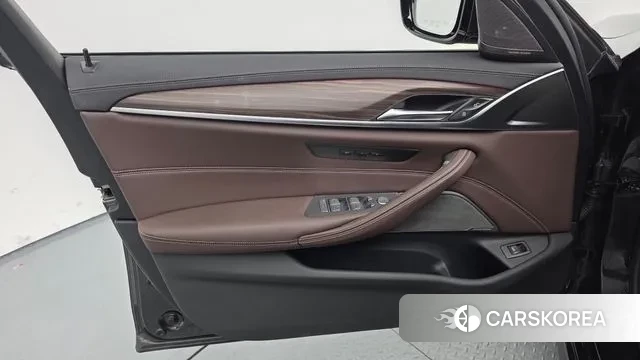 BMW 5 Series (G30) id 3374005 из Кореи 9