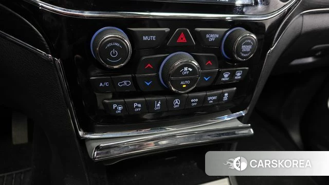 Jeep Grand Cherokee id 4689021 из Кореи 9