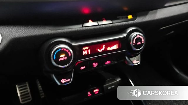 Kia Stonic id 3801296 из Кореи 9