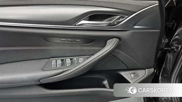 BMW 5 Series (G30) id 3437379 из Кореи 9