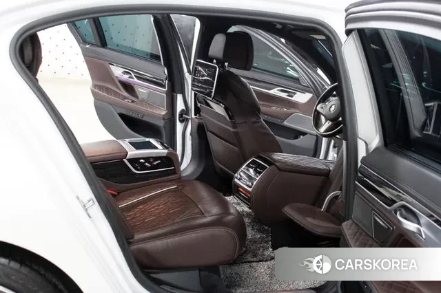 BMW 7 Series (G11) id 3318975 из Кореи 9