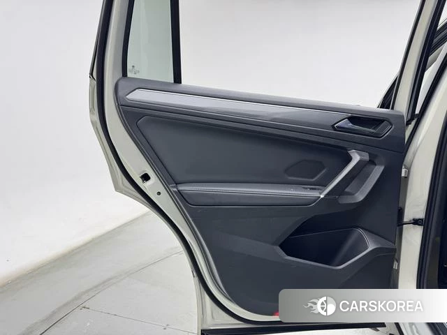 Volkswagen Tiguan L id 4300748 из Китая 9
