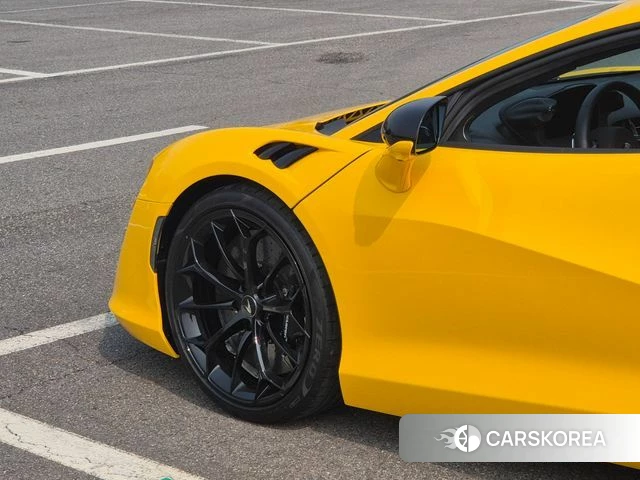 McLaren Artura id 3850703 из Кореи 9