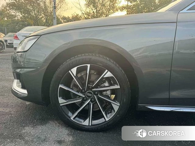 Audi A4L id 4272812 из Китая 9