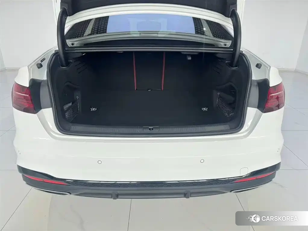 Audi A4L id 4601799 из Китая 9