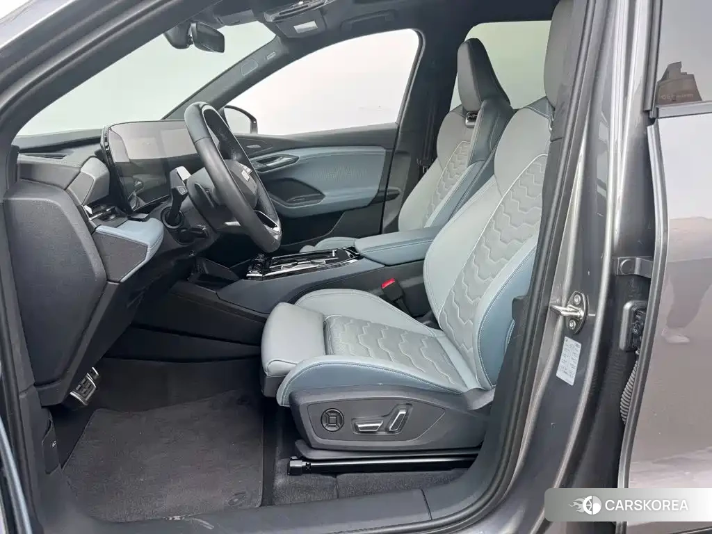 Audi Q6L id 4628132 из Китая 9