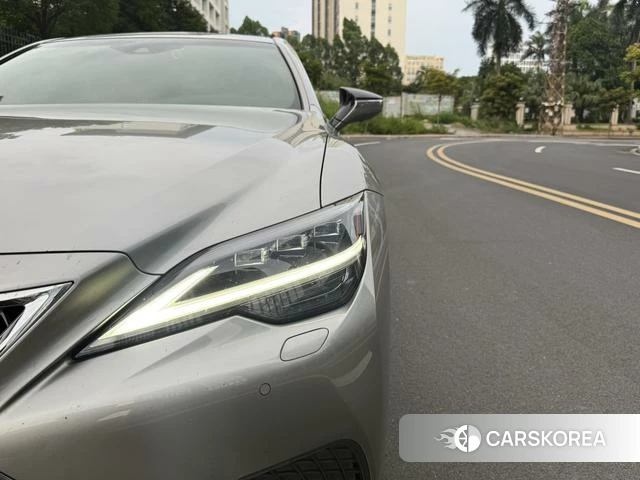 Lexus LS id 4359605 из Китая 9