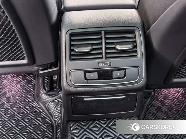 Audi A4L id 4393396 из Китая 9