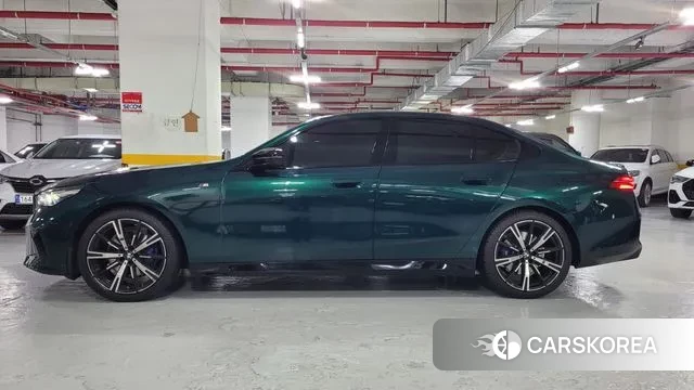 BMW 5 Series (G60) id 3750903 из Кореи 9