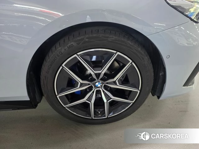 BMW 5 Series (G60) id 3981975 из Кореи 9