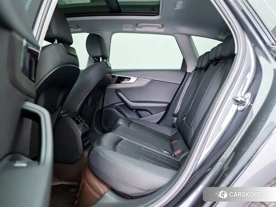 Audi A4L id 4644447 из Китая 9