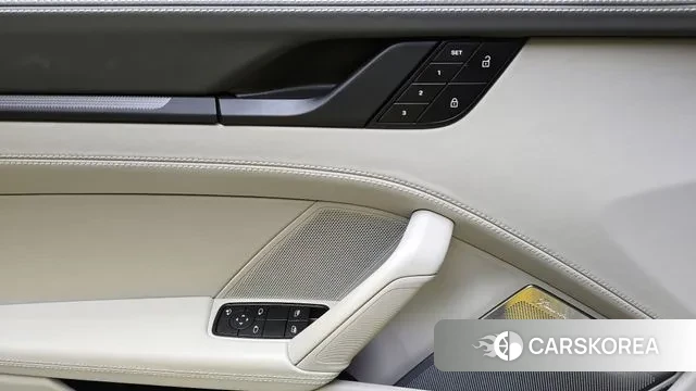 Porsche 911(992) id 3168856 из Кореи 9