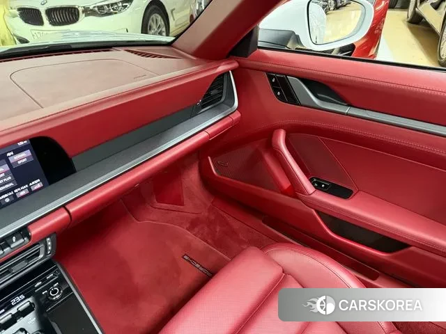 Porsche 911(992) id 3571086 из Кореи 9