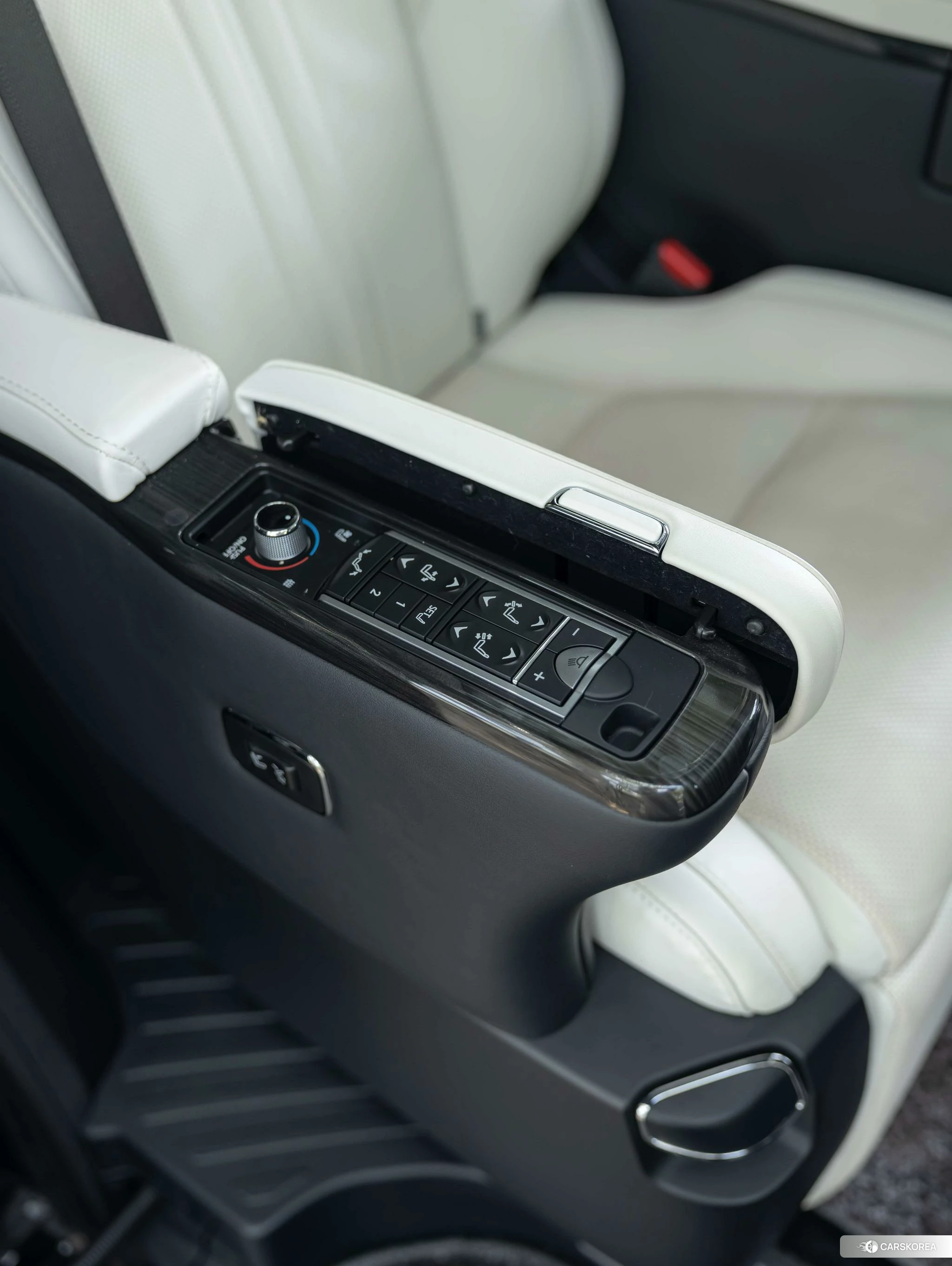 Lexus LM id 4421207 из Китая 9